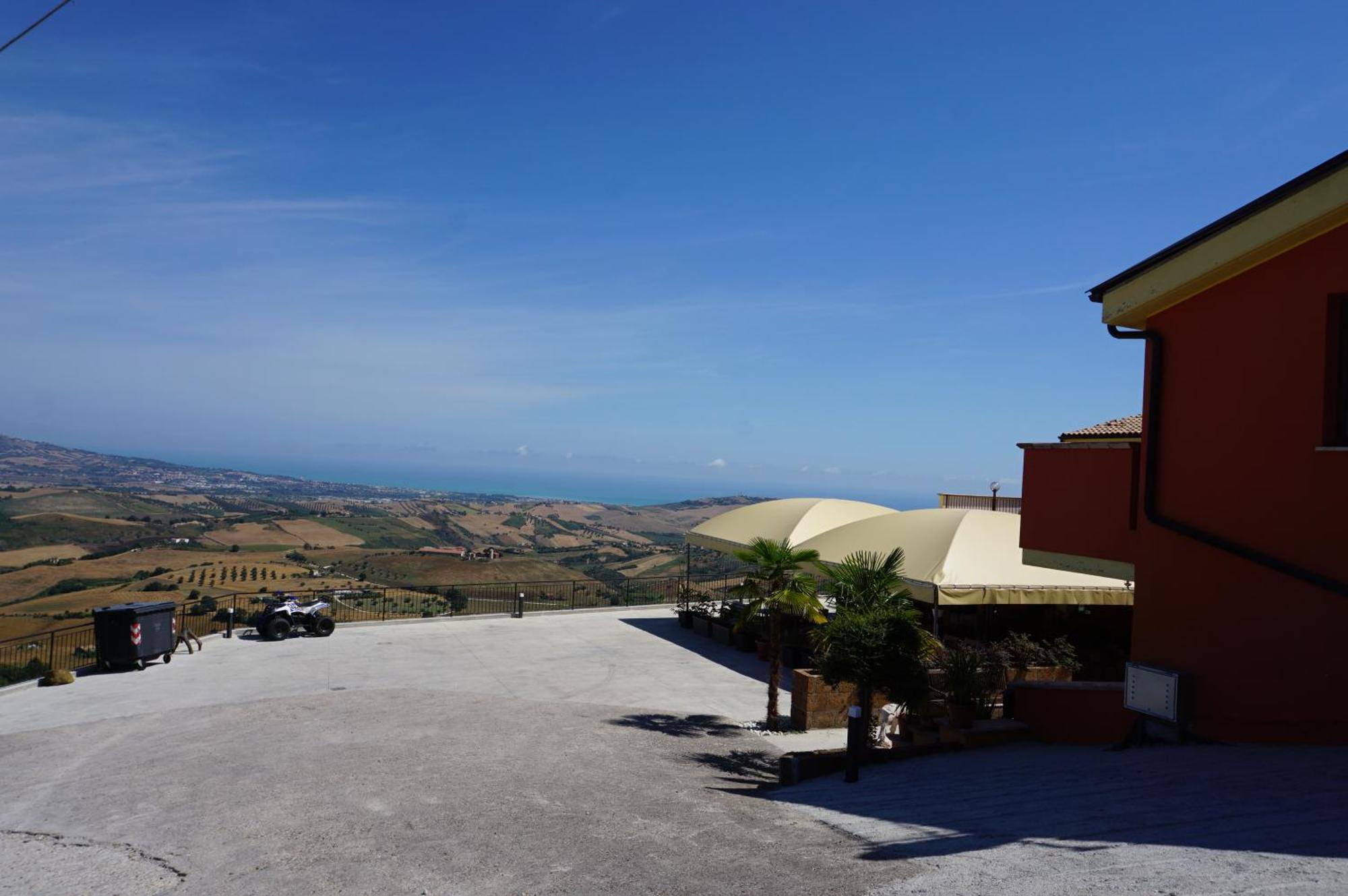 La Terrazza Motta Bed & Breakfast Atri Ngoại thất bức ảnh