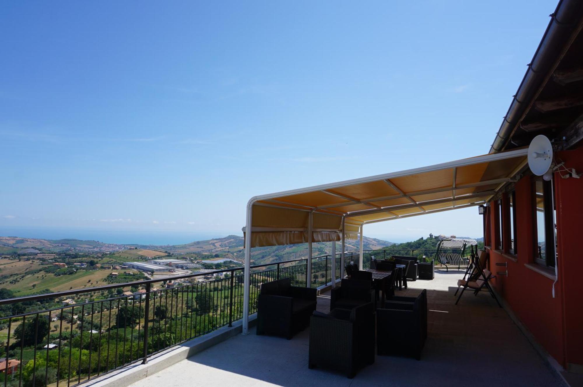 La Terrazza Motta Bed & Breakfast Atri Ngoại thất bức ảnh