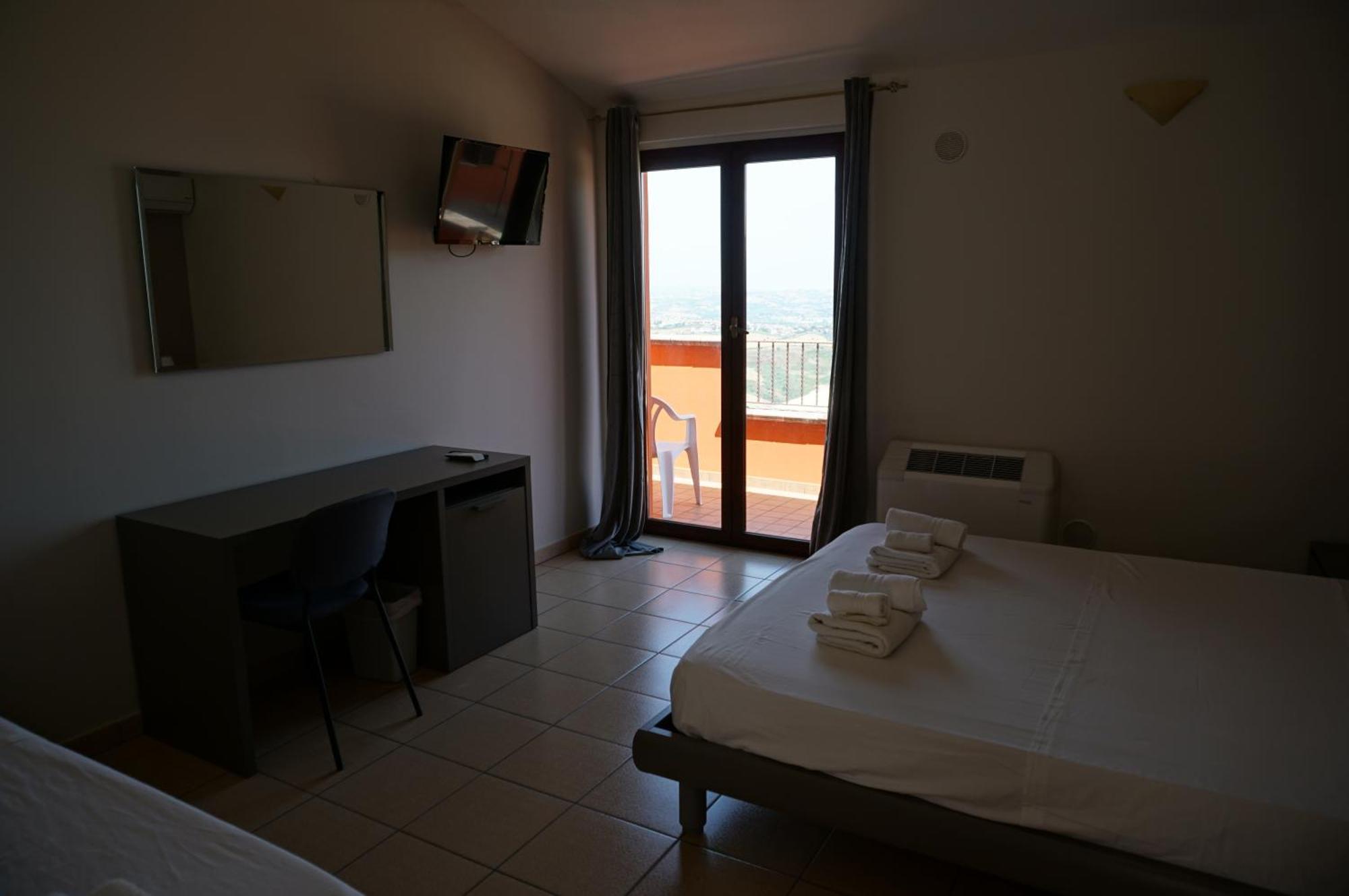 La Terrazza Motta Bed & Breakfast Atri Ngoại thất bức ảnh